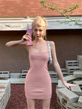 Designing A Small Girl With A Sense Of Sling With Low-Neck Dress In The New Summer Night Club Wearing A Bag Of Folded Skirts
