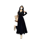 2025 New V-Neck Long-Sleeved Dress Women's Autumn Dress French Fold Design Feeling Waist Display Skin Bottom Skirt