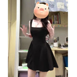 2025 New Small French Red Sling Dress Summer Women's Style Style Warm Waist Short Skirt